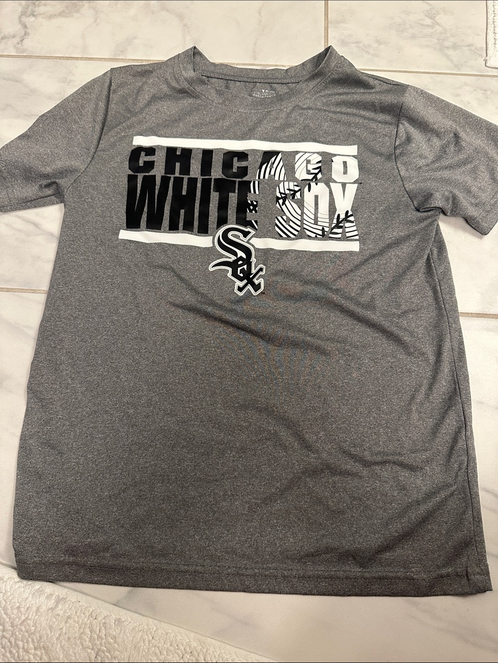 Chicago White Sox youth medium Gray Graphic Tee dri fit material